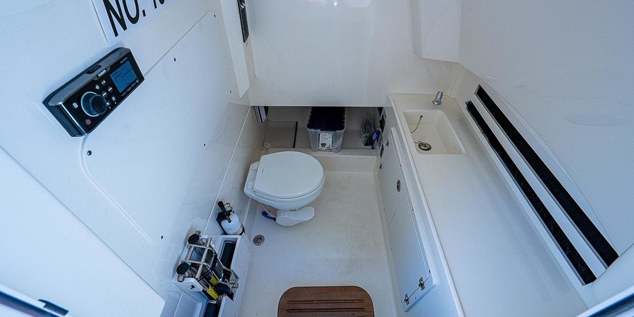 Boston Whaler 330 Outrage