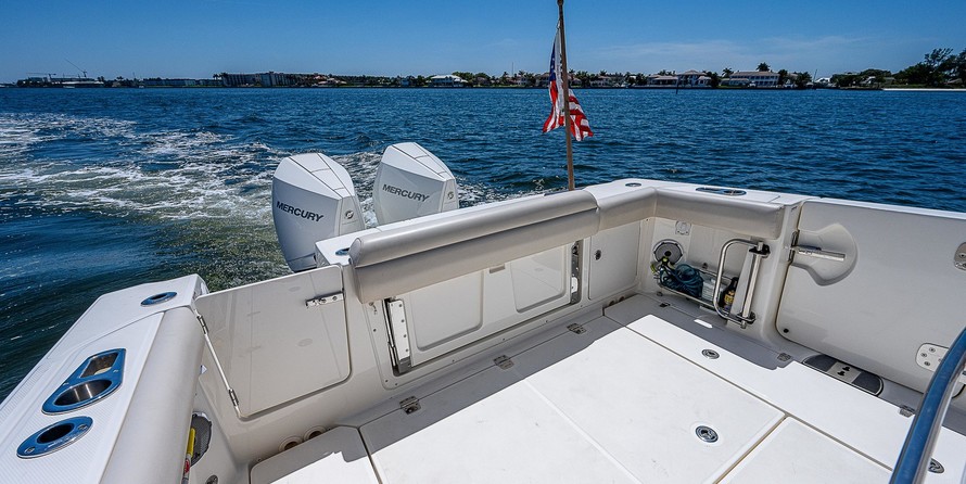 Boston Whaler 330 Outrage