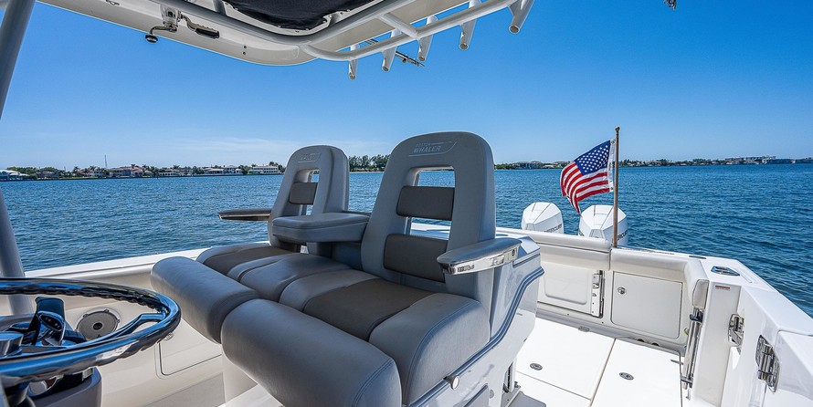 Boston Whaler 330 Outrage