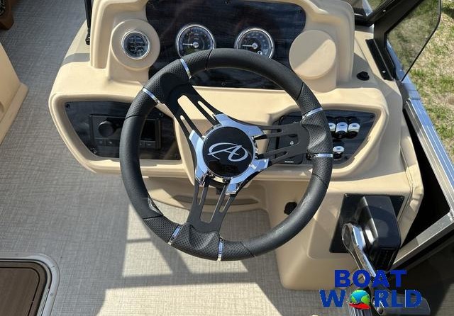 Tahoe LSZ Elite Cruise Windshield Tritoon Pontoon & Hond