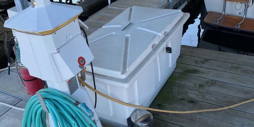 Chris-Craft Commander 44