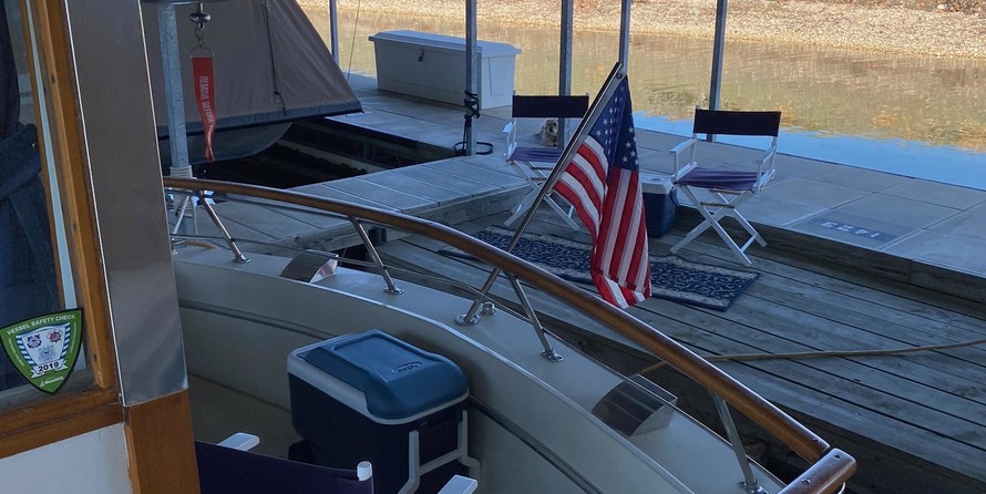 Chris-Craft Commander 44