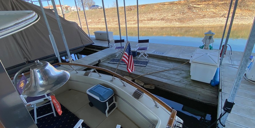 Chris-Craft Commander 44