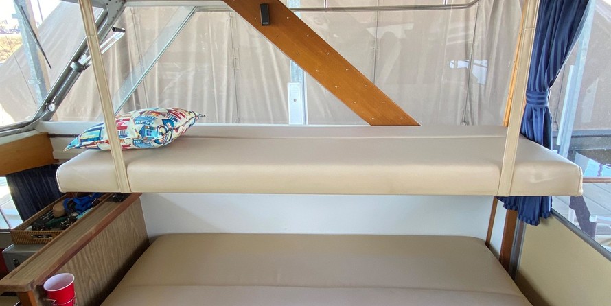 Chris-Craft Commander 44