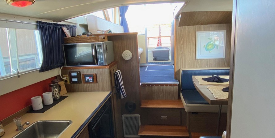 Chris-Craft Commander 44