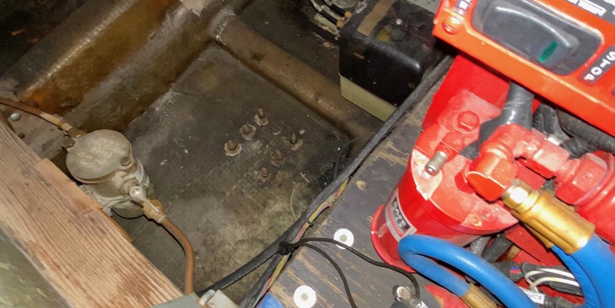 Chris-Craft Commander 44