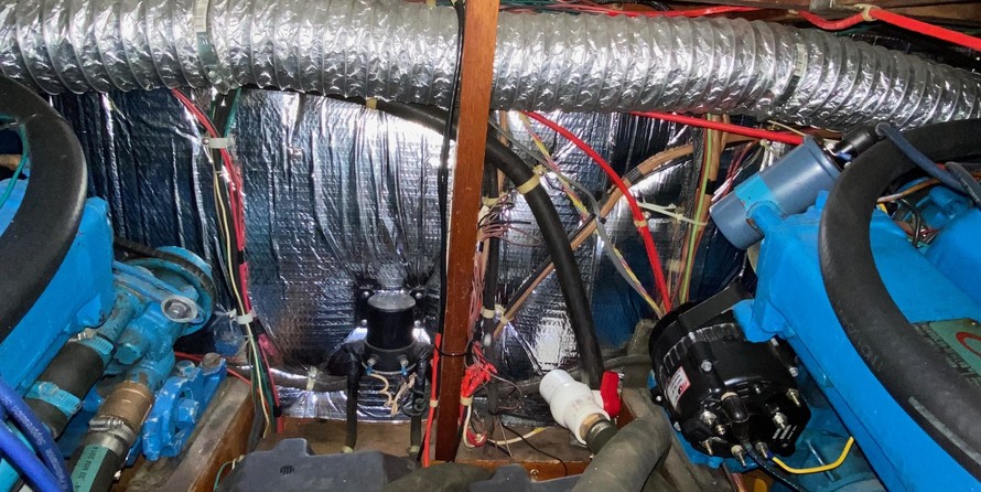 Chris-Craft Commander 44