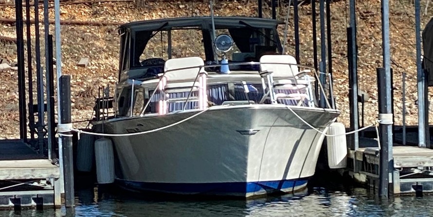 Chris-Craft Commander 44