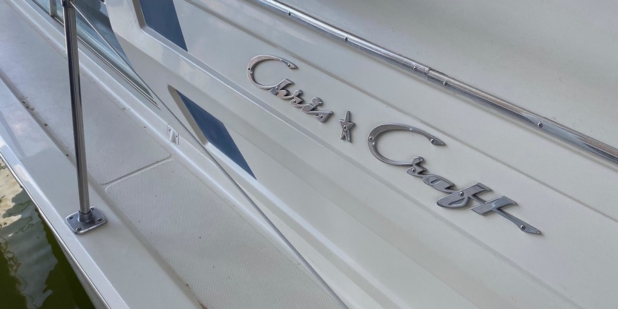 Chris-Craft Commander 44