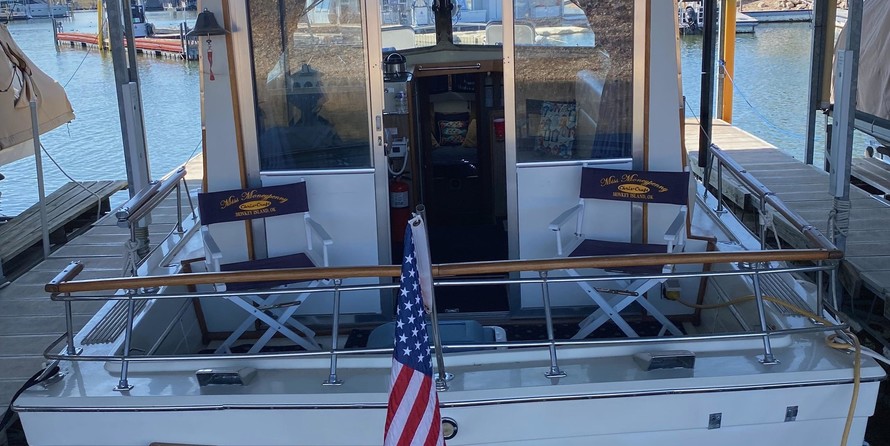 Chris-Craft Commander 44