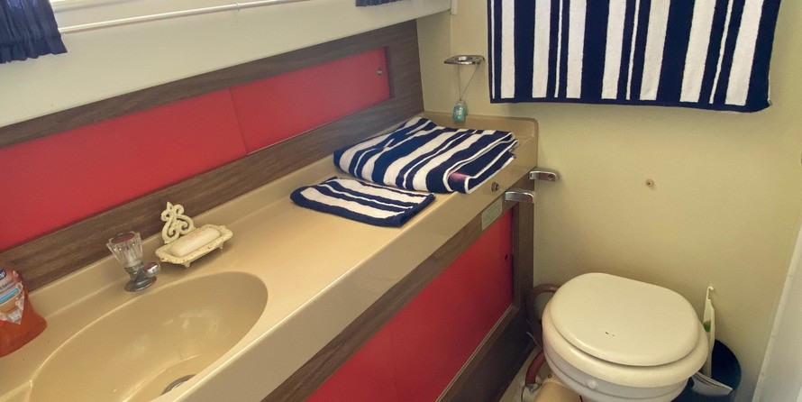 Chris-Craft Commander 44