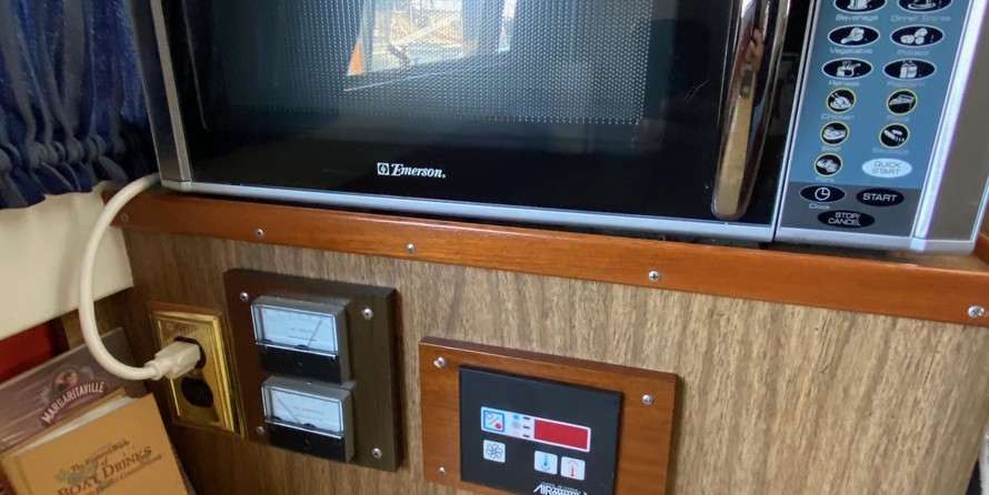 Chris-Craft Commander 44