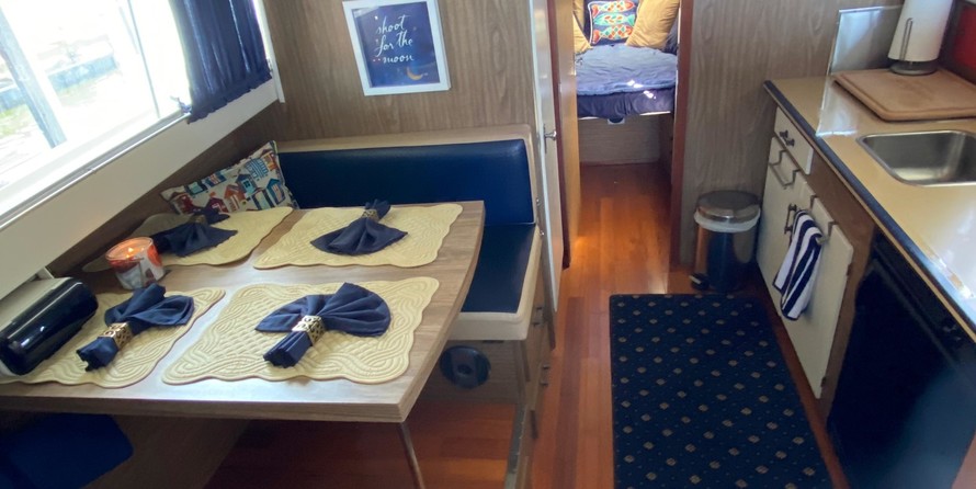 Chris-Craft Commander 44