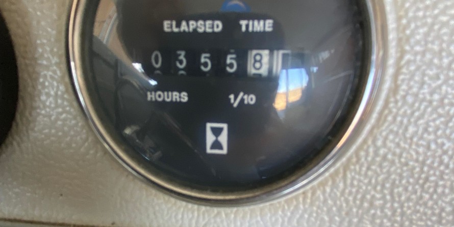 Chris-Craft Commander 44