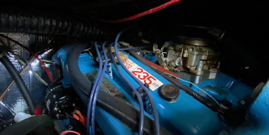 Chris-Craft Commander 44