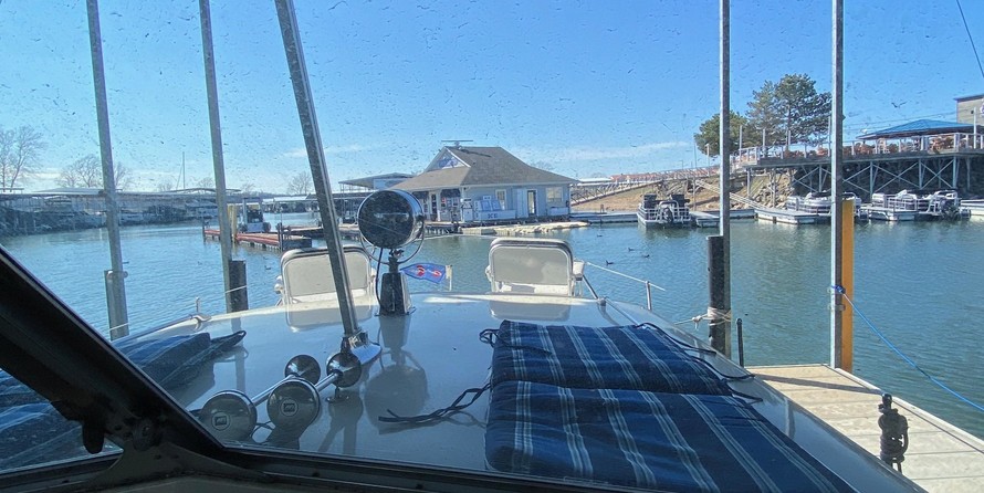 Chris-Craft Commander 44