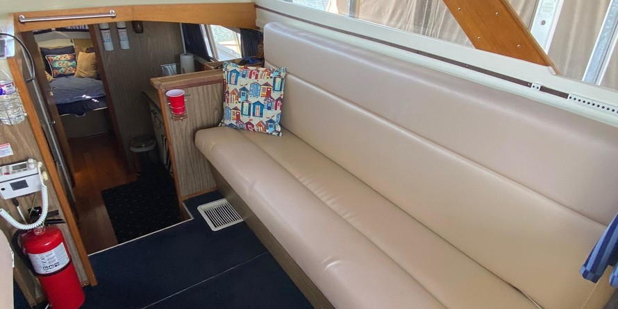 Chris-Craft Commander 44