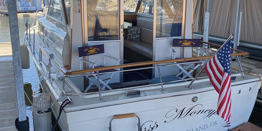 Chris-Craft Commander 44