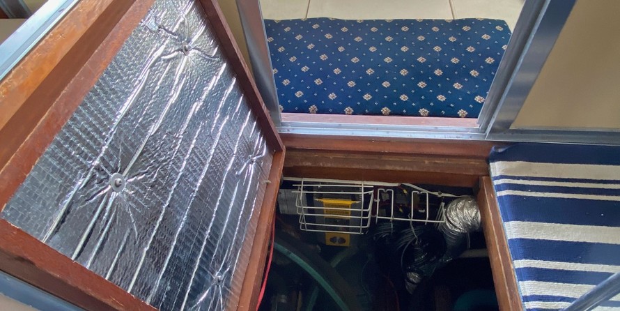 Chris-Craft Commander 44