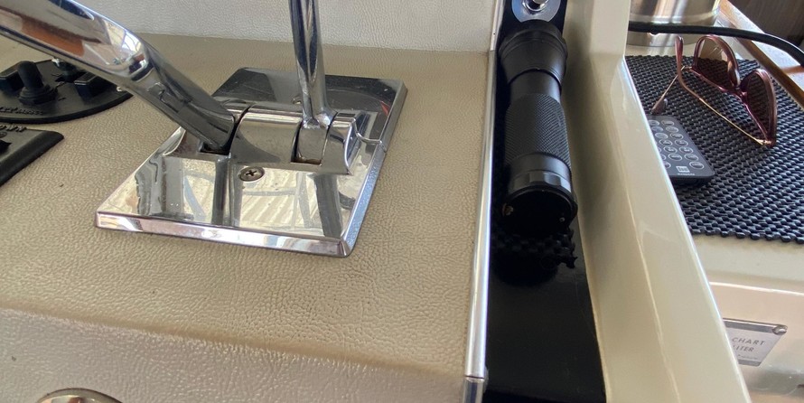 Chris-Craft Commander 44