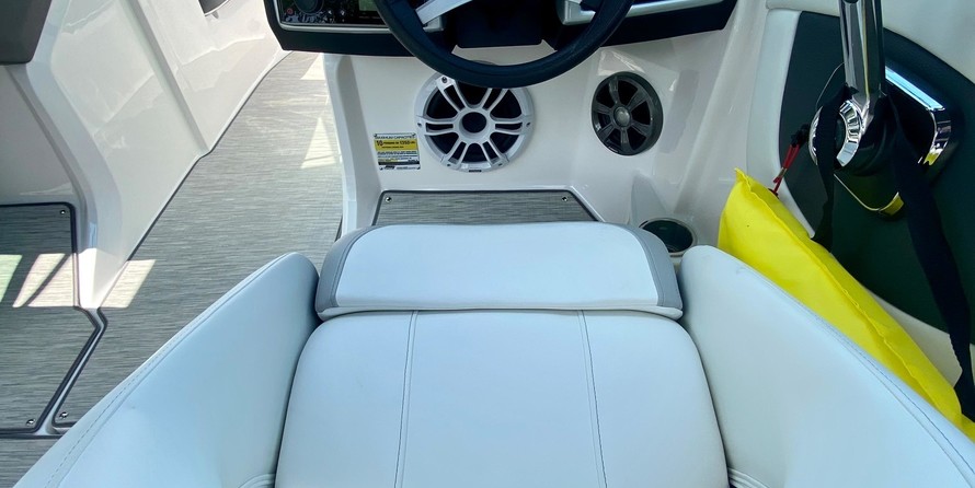 Regal 2000 ES