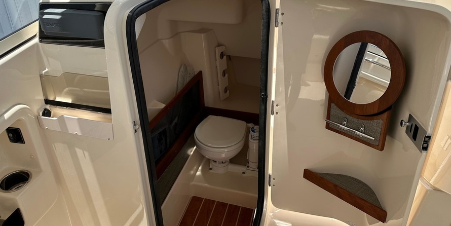 Grady-White Freedom 275