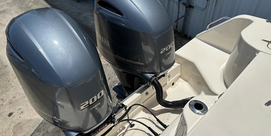 Grady-White Freedom 275