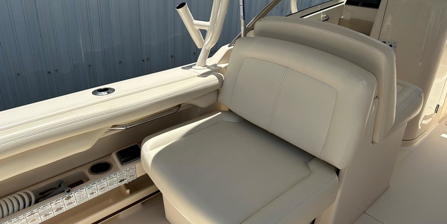 Grady-White Freedom 275