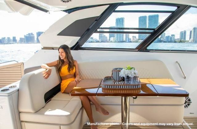 Cruisers Yachts 50 Cantius