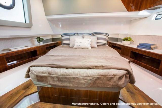 Cruisers Yachts 50 Cantius