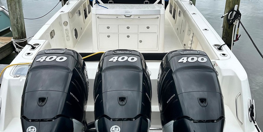Boston Whaler 350 Outrage