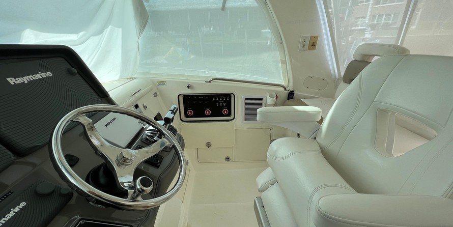 Boston Whaler 345 Conquest