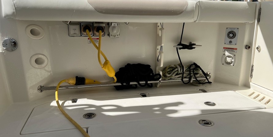 Boston Whaler 345 Conquest