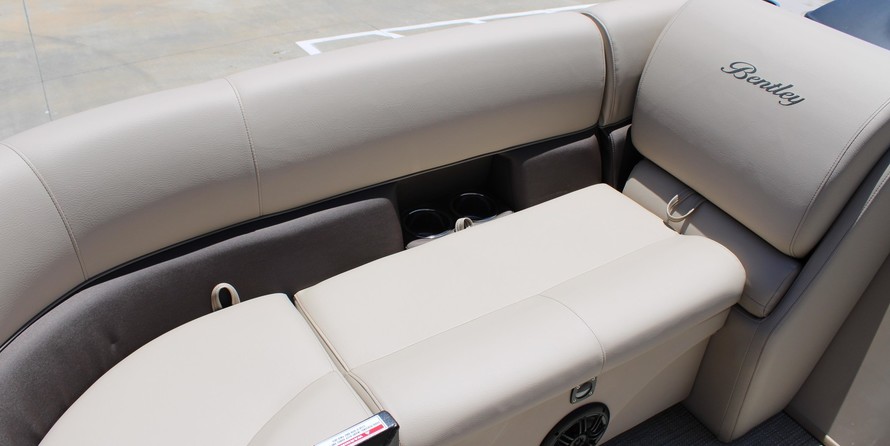 Premier Pontoons Navigator 220