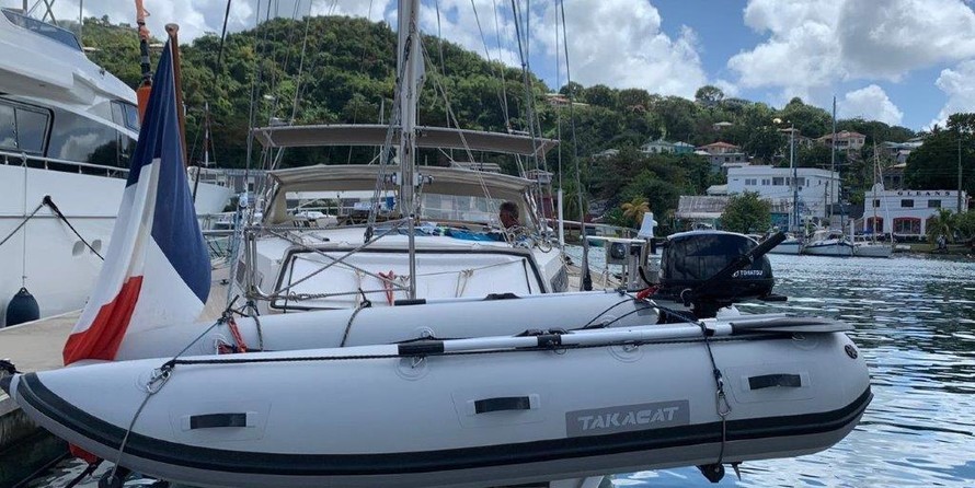 Amel Super Maramu 2000