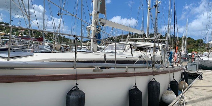 Amel Super Maramu 2000