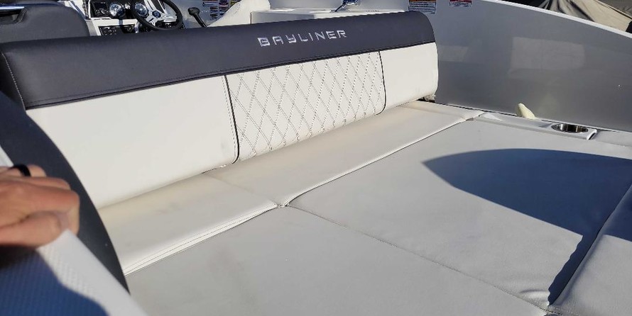Bayliner DX 2200
