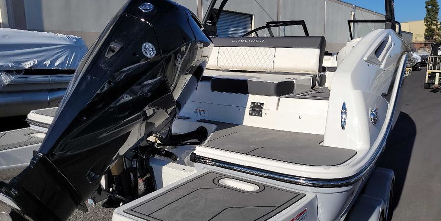 Bayliner DX 2200