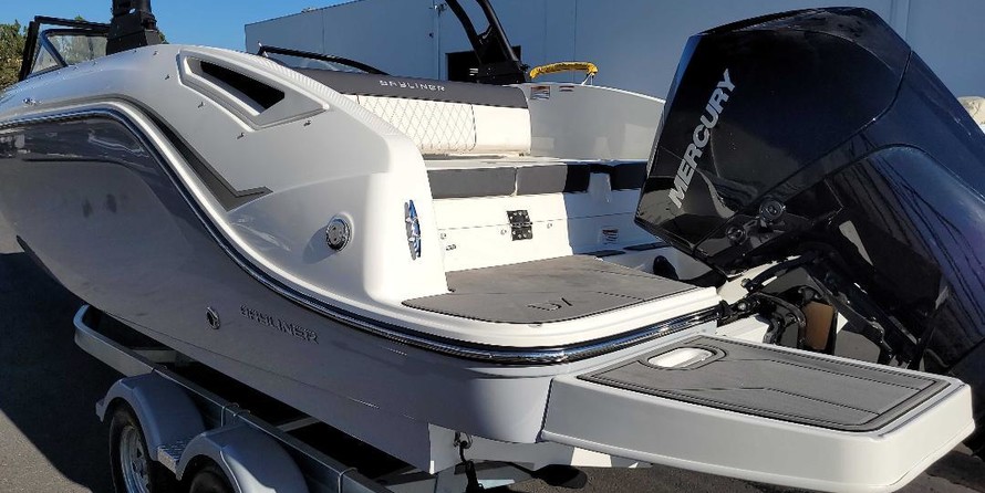 Bayliner DX 2200