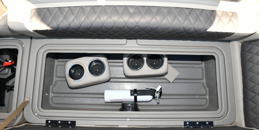 Sun Tracker Party Barge 20 DLX