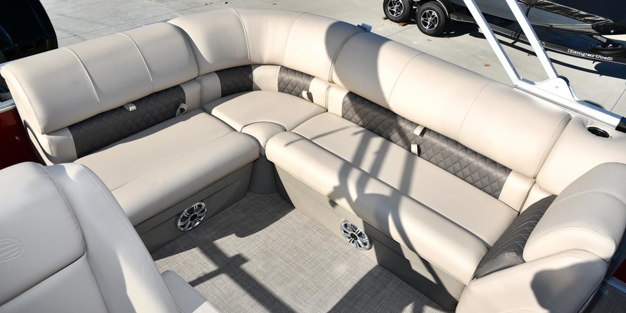 Sun Tracker Party Barge 20 DLX