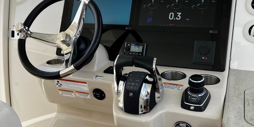 Boston Whaler 350 Realm