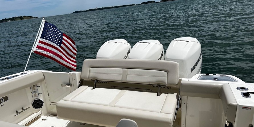 Boston Whaler 350 Realm