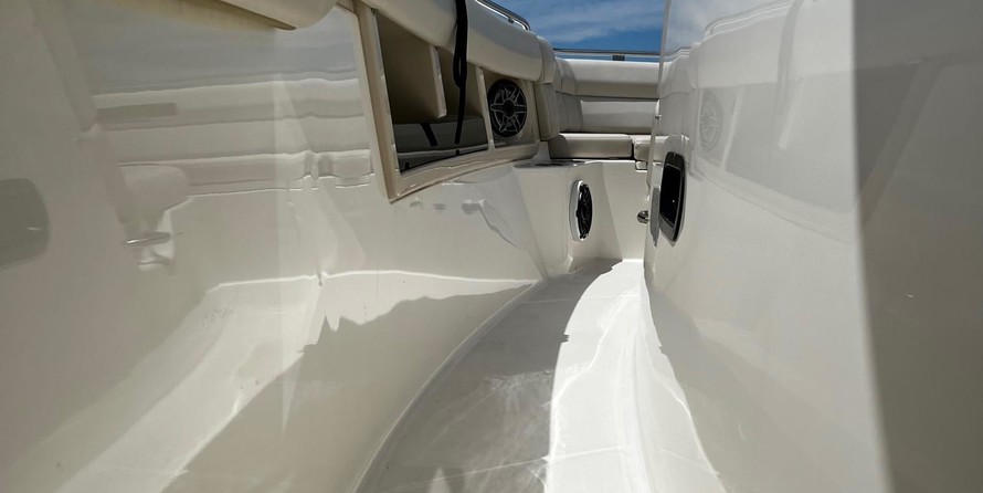 Boston Whaler 350 Realm