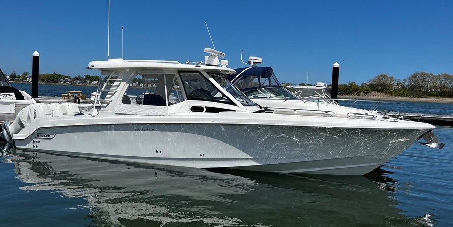 Boston Whaler 350 Realm