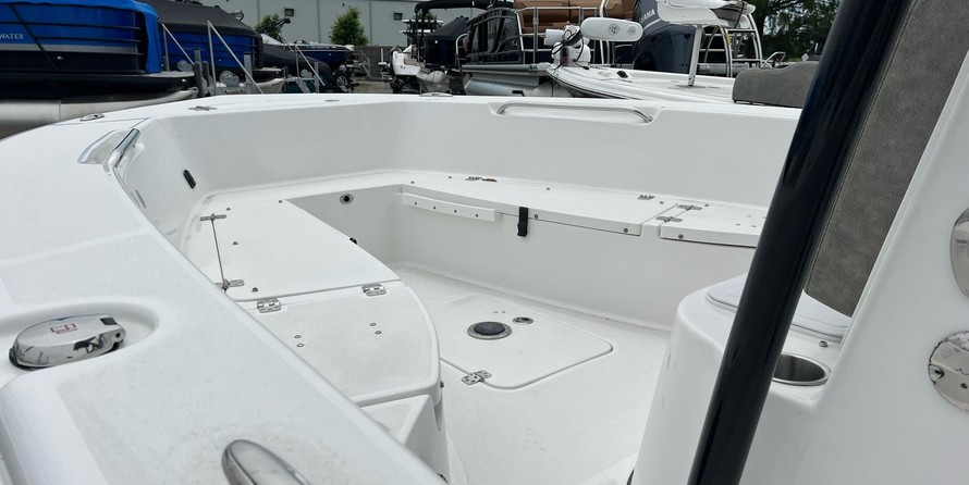 Angler Pro Boats 2900 center console