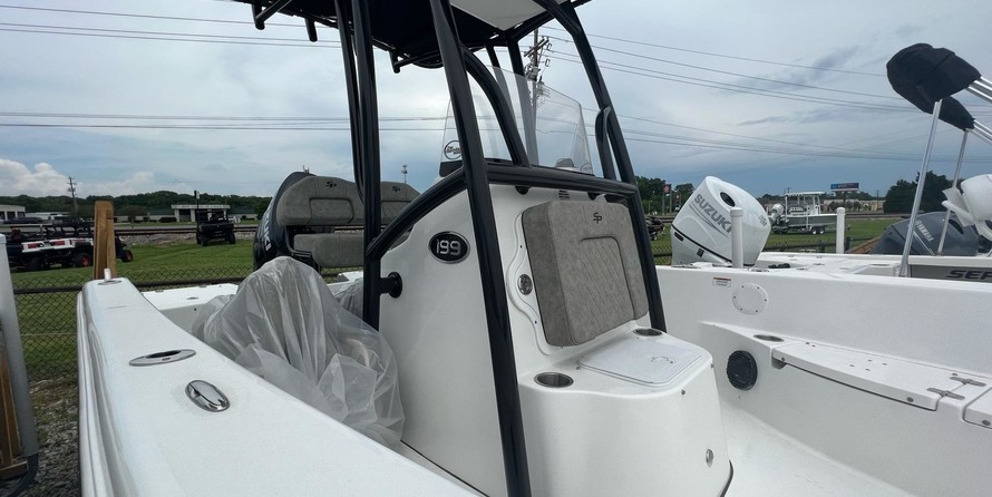 Angler Pro Boats 2900 center console