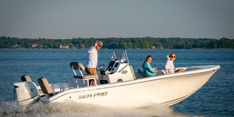 Angler Pro Boats 2900 center console