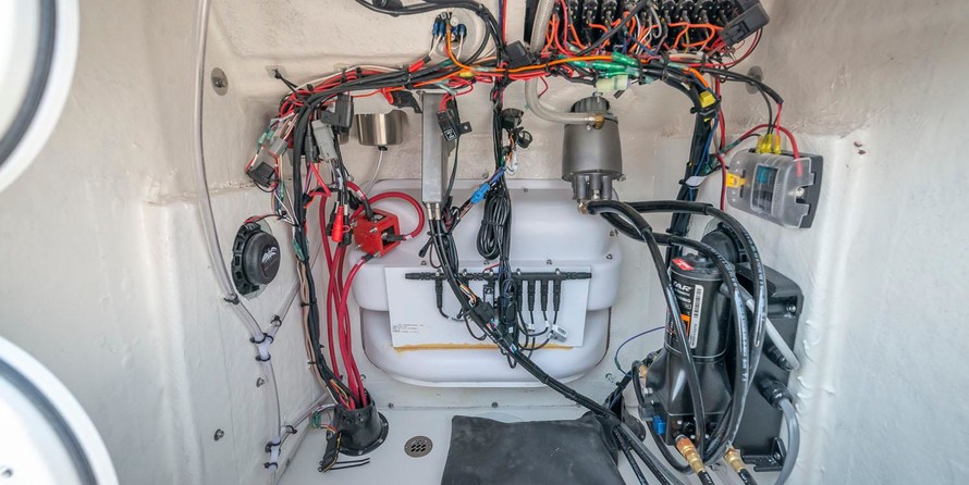 Angler Pro Boats 2900 center console