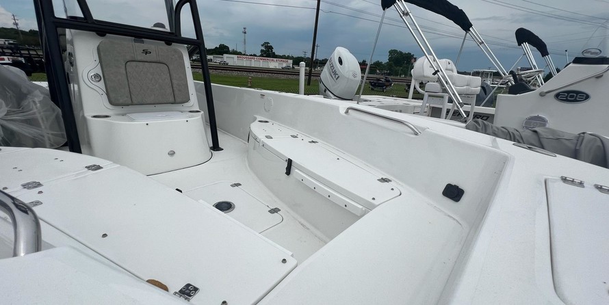 Angler Pro Boats 2900 center console